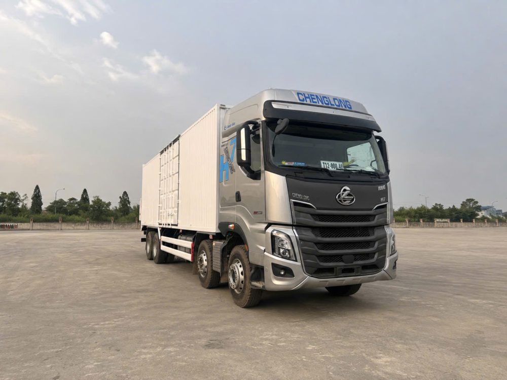 xe-tai-thung-kin-1-cửa-hông-330hp-chenglong