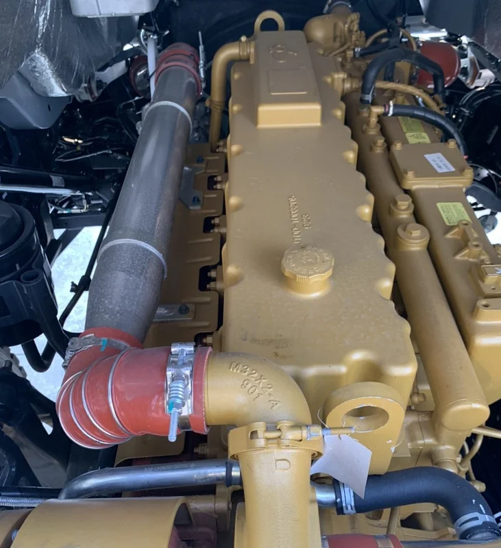 Khối động cơ Yuchai 350HP và hệ thống truyền động xe ben Chenglong