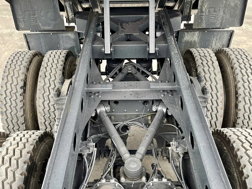 Hệ thống khung gầm chassis và cầu dầu 16 tấn xe ben Chenglong H5