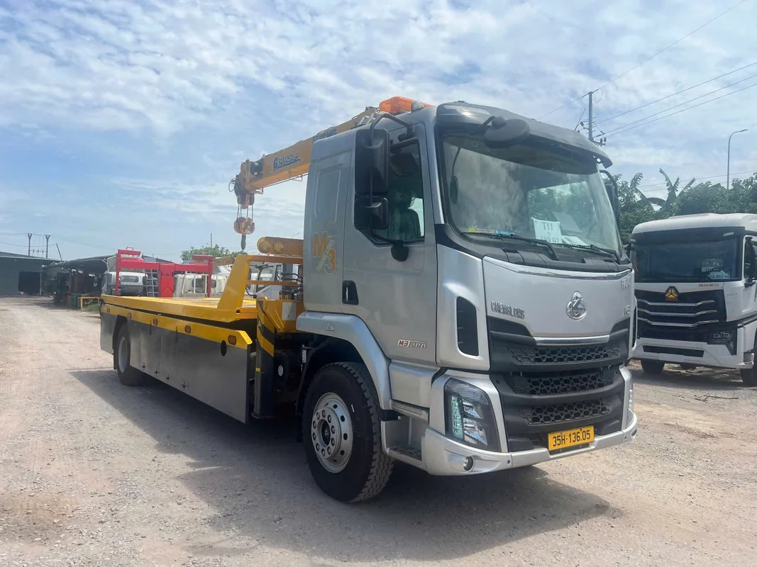 Nội thất khoang lái xe cứu hộ 3 chức năng Chenglong Hải Âu