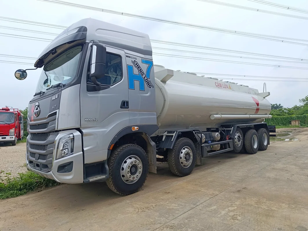 Xe chuyên dùng xăng dầu 10x4 Chenglong Hải Âu tổng thể