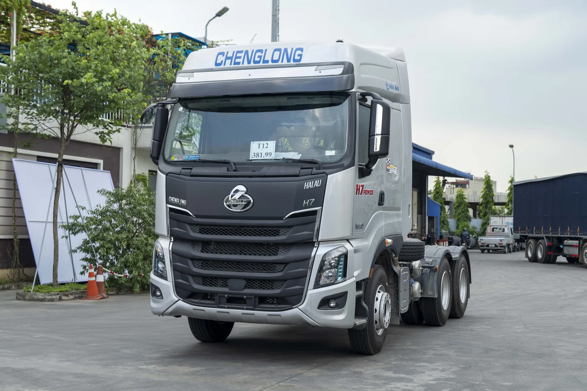 Khoang nội thất cabin H7 rộng rãi hiện đại của ĐẦU KÉO 385HP CHENGLONG HAI AU