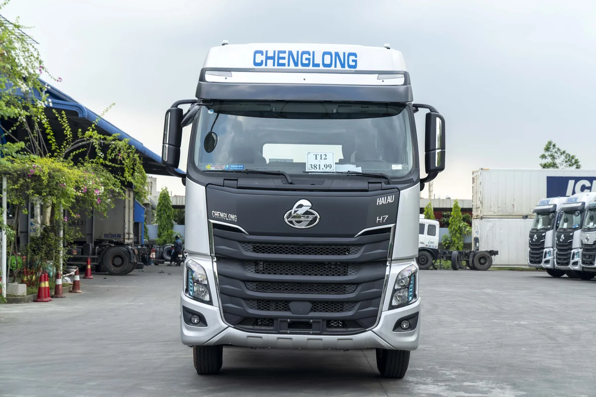 Xe ĐẦU KÉO 385HP CHENGLONG HAI AU tổng thể ngoại thất phân phối bởi Ô Tô Hải Âu