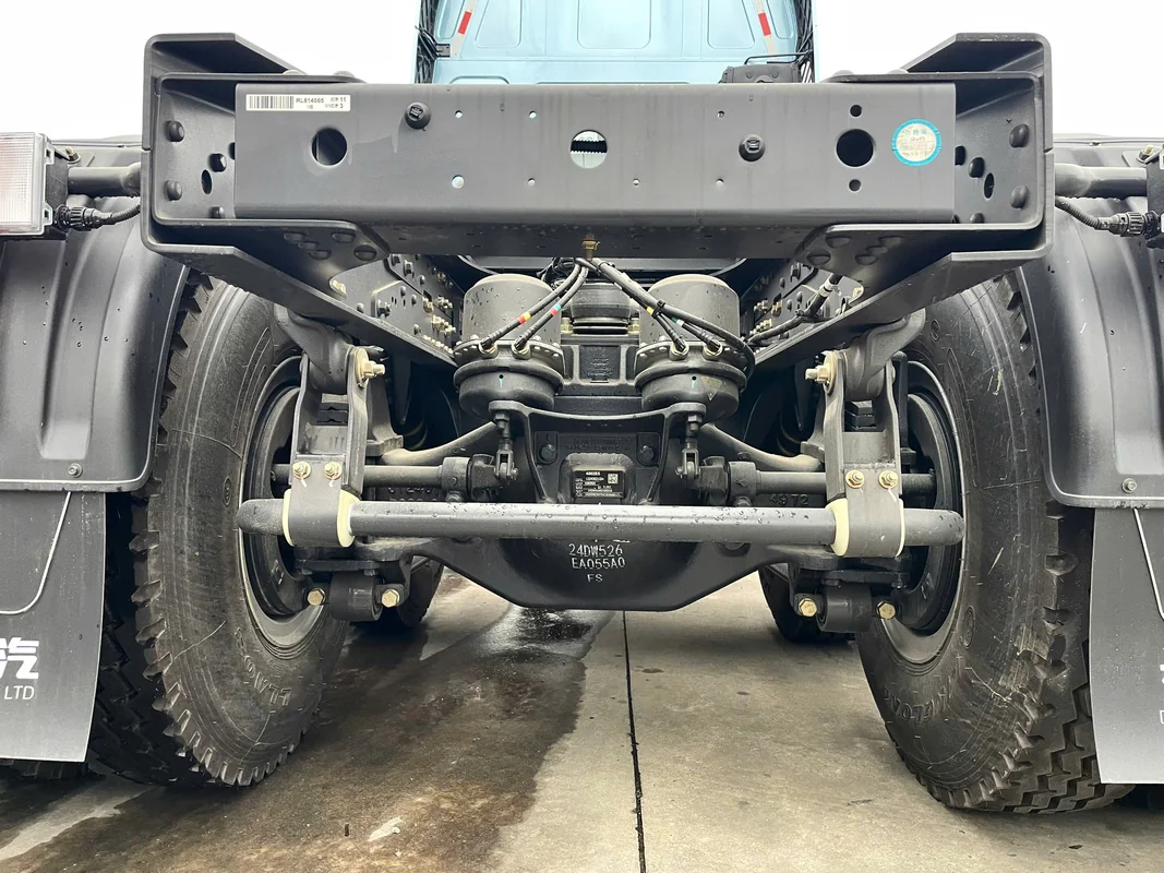 Thiết kế phía sau và hệ thống cầu xe đầu kéo Chenglong 445HP