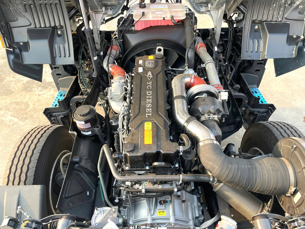 Cấu trúc hệ thống truyền động và mâm kéo phía sau xe đầu kéo DAU KEO 445HP LUXS CHENGLONG HAIAU