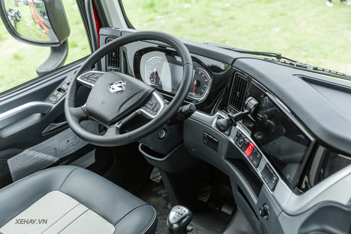 Nội thất sang trọng xe đầu kéo DAU KEO 445HP LUXX CHENGLONG HAI AU