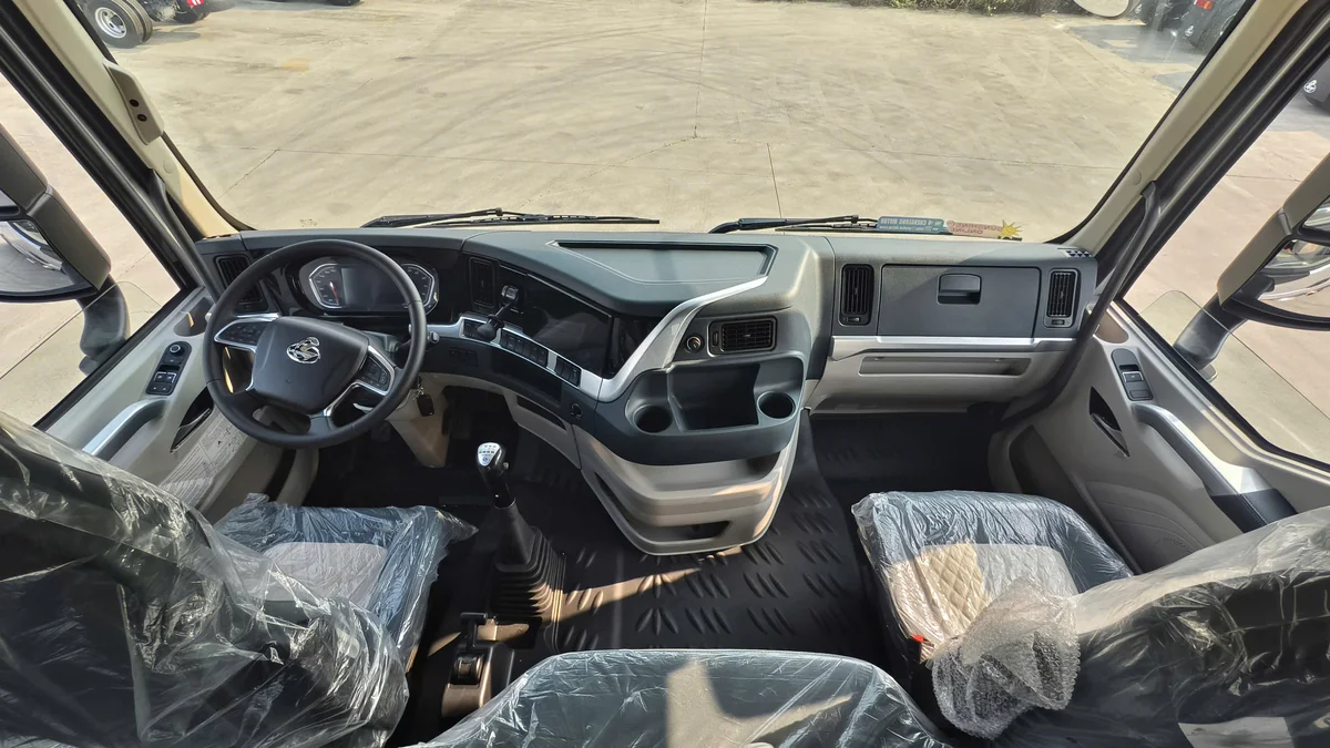 Hệ thống khung gầm chassis và mâm kéo JOST của xe đầu kéo DAU KEO 450HP LUXK CHENGLONG HAIAU