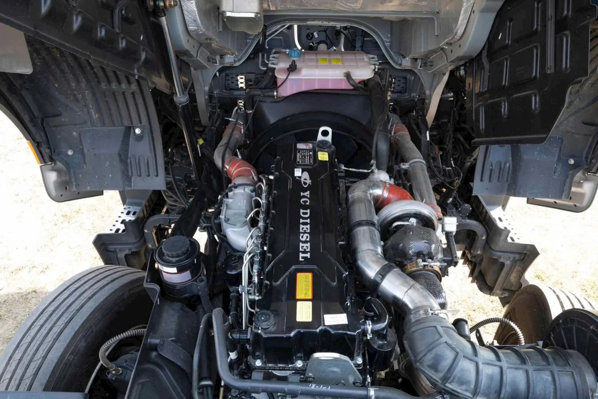 Cầu sau và mâm kéo xe đầu kéo DAU KEO 470HP MEGAX CHENGLONG HAIAU