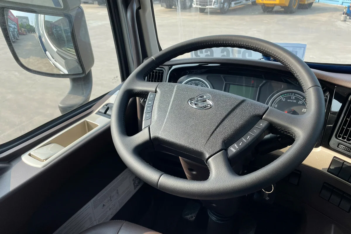 XE TAI THUNG NẶNG 6X4 270HP THÙNG KÍN 1CỬA