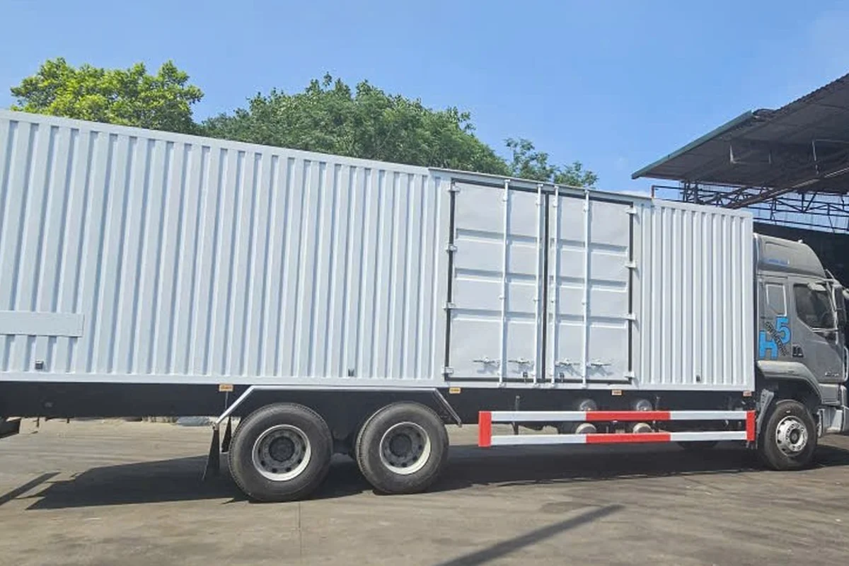 XE TAI THUNG NẶNG 6X4 270HP THÙNG KÍN 1CỬA