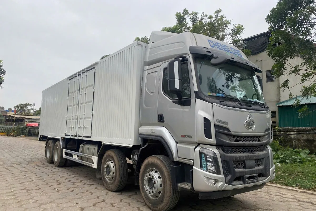 XE TAI THUNG NẶNG 8X4 290HP THÙNG KIN 290HP CHENGLONG