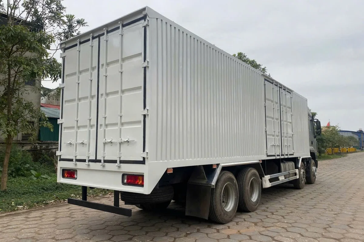 XE TAI THUNG NẶNG 8X4 290HP THÙNG KIN 290HP CHENGLONG