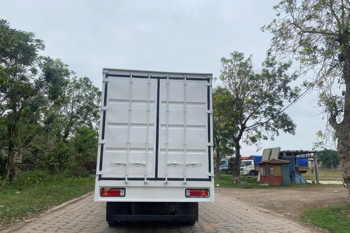 XE TAI THUNG NẶNG 8X4 290HP THÙNG KIN 290HP CHENGLONG