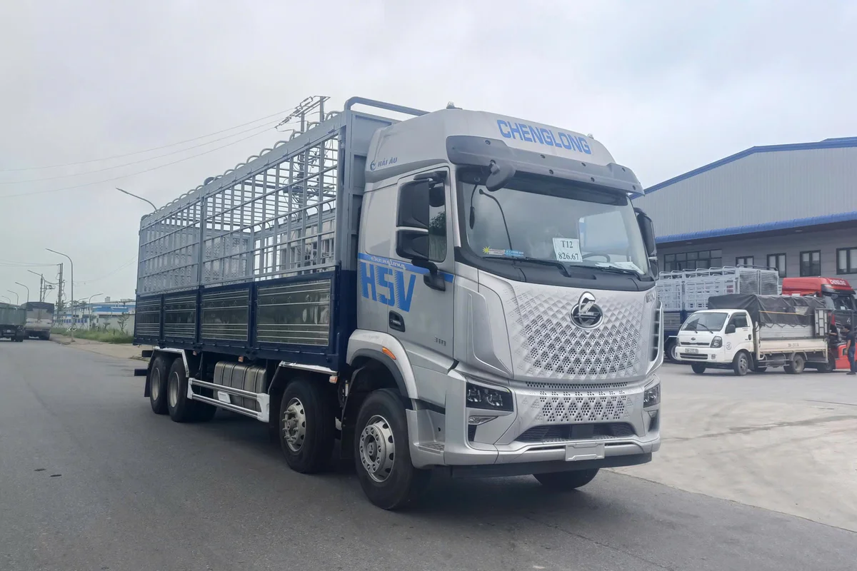 TẢI THÙNG 4 CHÂN 310HP TRỤ RÚT KHOANG LỆCH
