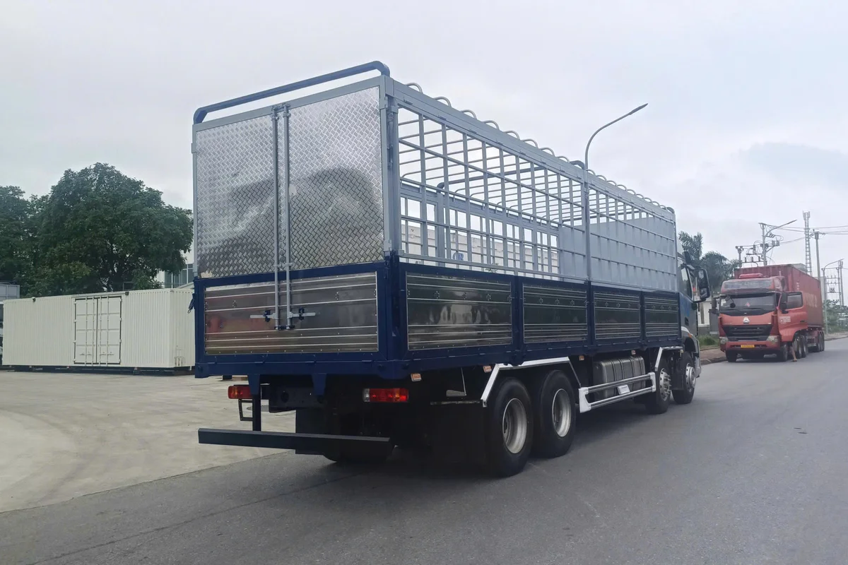 XE TAI THUNG NẶNG 8X4 310HP H5V KHOANG LÊCH TRỤ RÚT