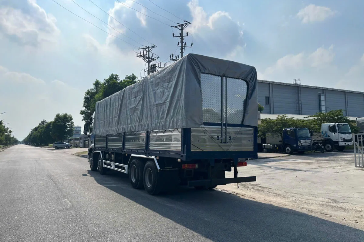 XE TAI THUNG NẶNG 8X4 310HP H5V KHOANG LÊCH TRỤ RÚT