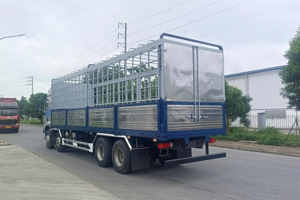 XE TAI THUNG NẶNG 8X4 310HP H5V KHOANG LÊCH TRỤ RÚT