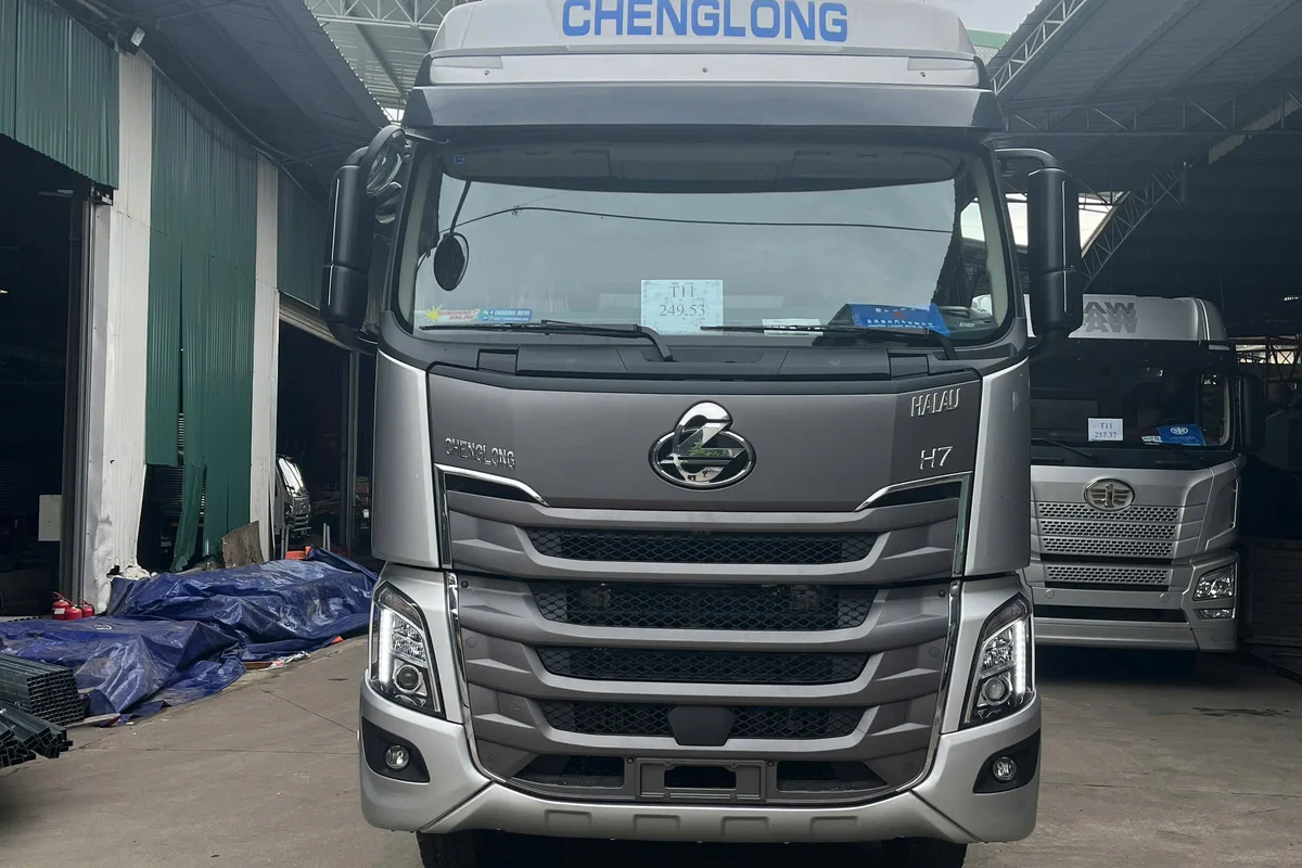 XE TAI THÙNG NẶNG 8X4 360HP THÙNG KIN 1CUA HONG