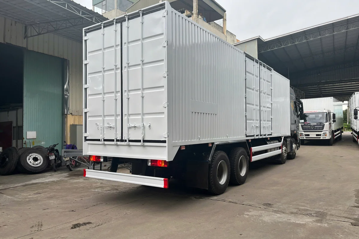 XE TAI THÙNG NẶNG 8X4 360HP THÙNG KIN 1CUA HONG