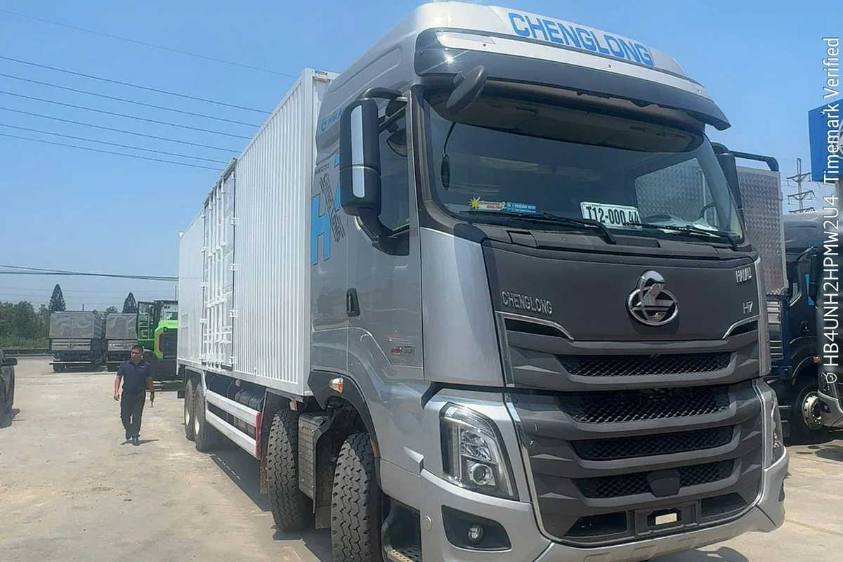XE TAI THÙNG NẶNG 8X4 360HP THÙNG KIN 1CUA HONG