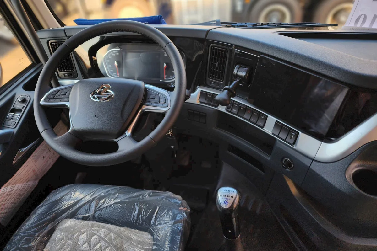 XE TAI THÙNG NẶNG 8X4 400HP THUNG MUI 1BUNG