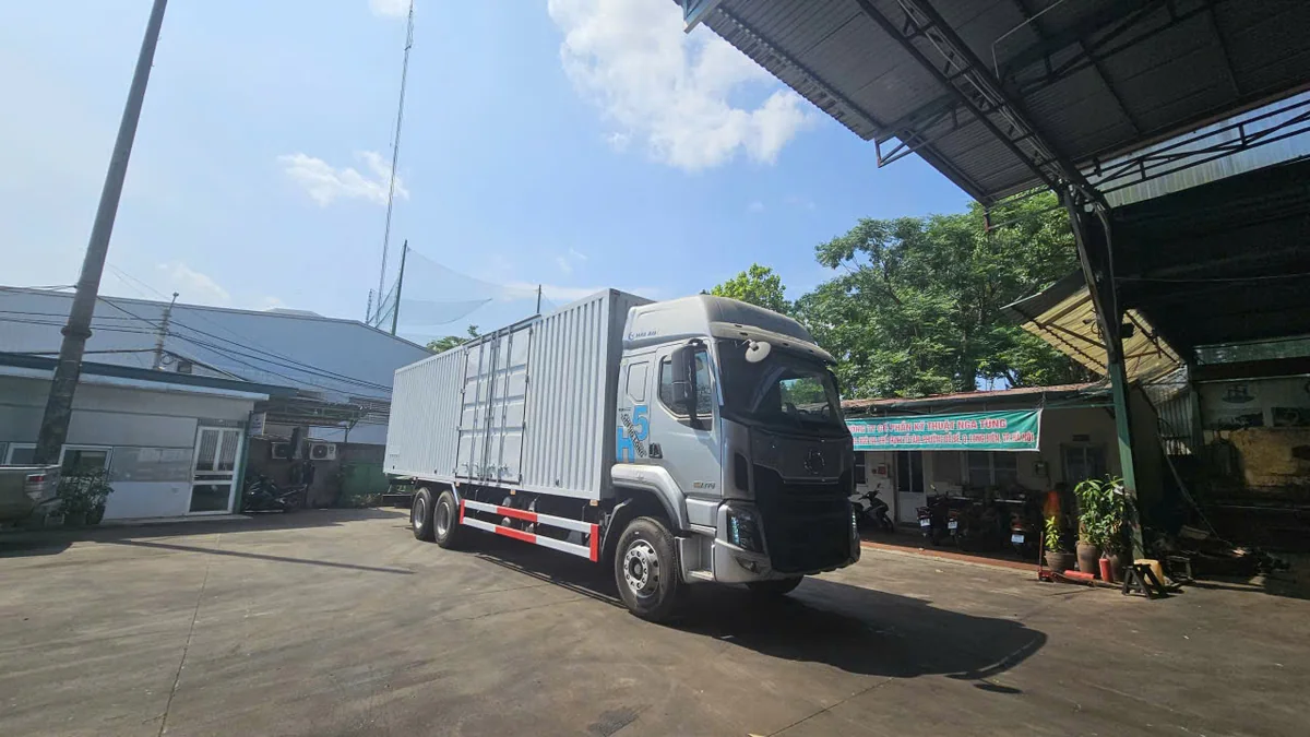 Thiết kế thùng kín phía sau xe tải 6x4 270hp Chenglong Hải Âu