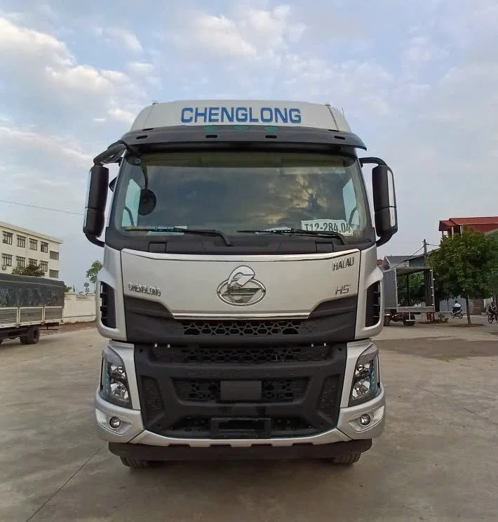 Xe tải thùng nặng 8x4 290HP thùng kết chai 290HP Chenglong Hải Âu tổng thể