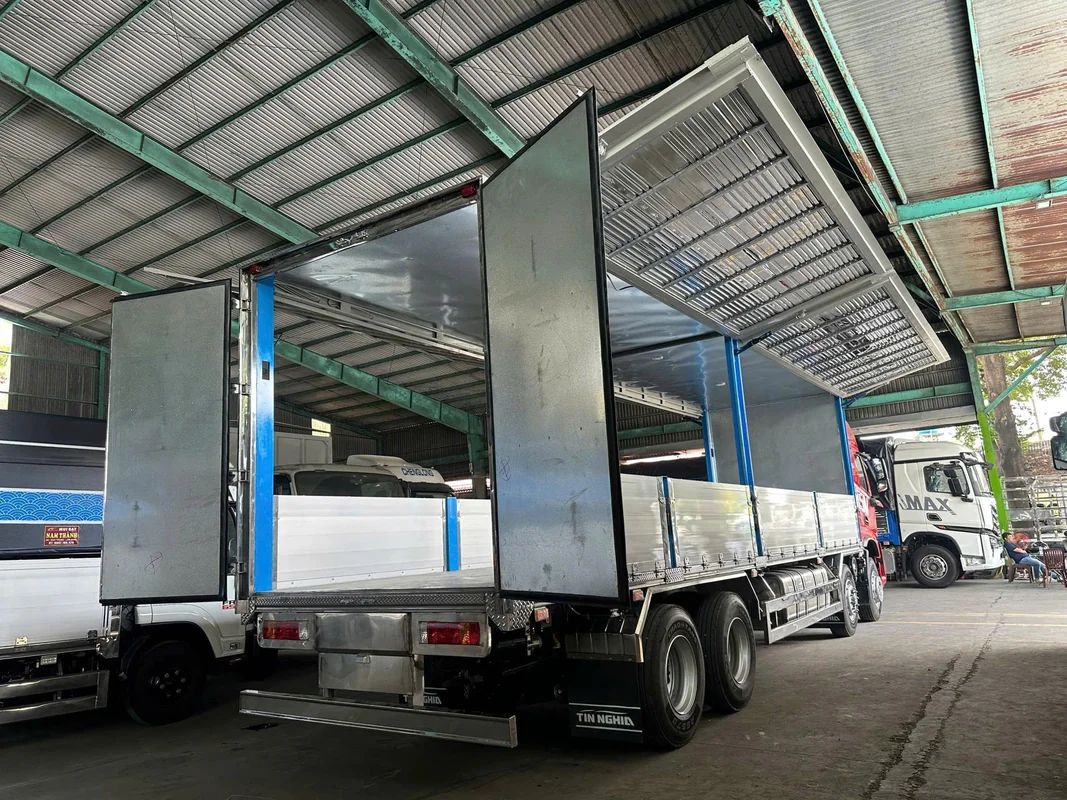 Khung gầm chassis dập nguyên khối Xe Tải Thùng Nặng 8X4 H5V 310 Chenglong Thùng Cánh Dơi