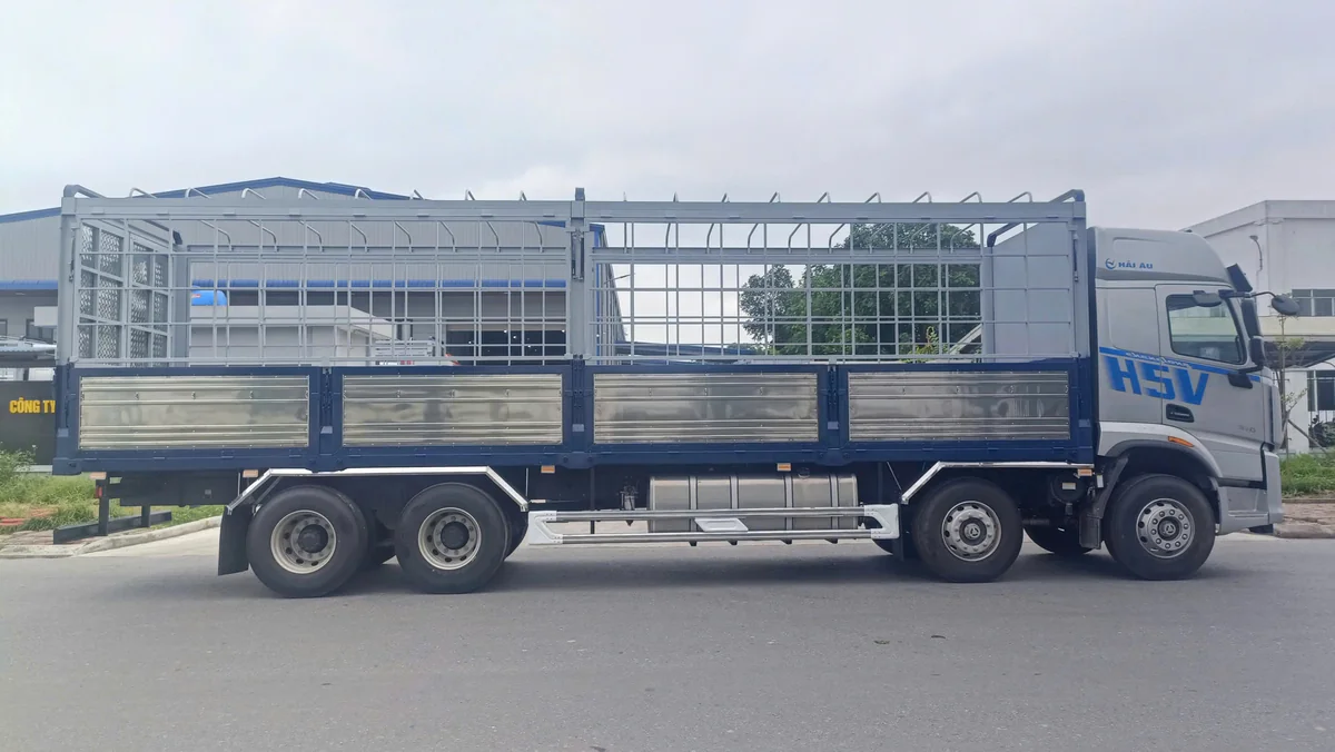Xe Tai Thung Nang 8X4 H5V 310Hp Khoang Lech Tru Rut