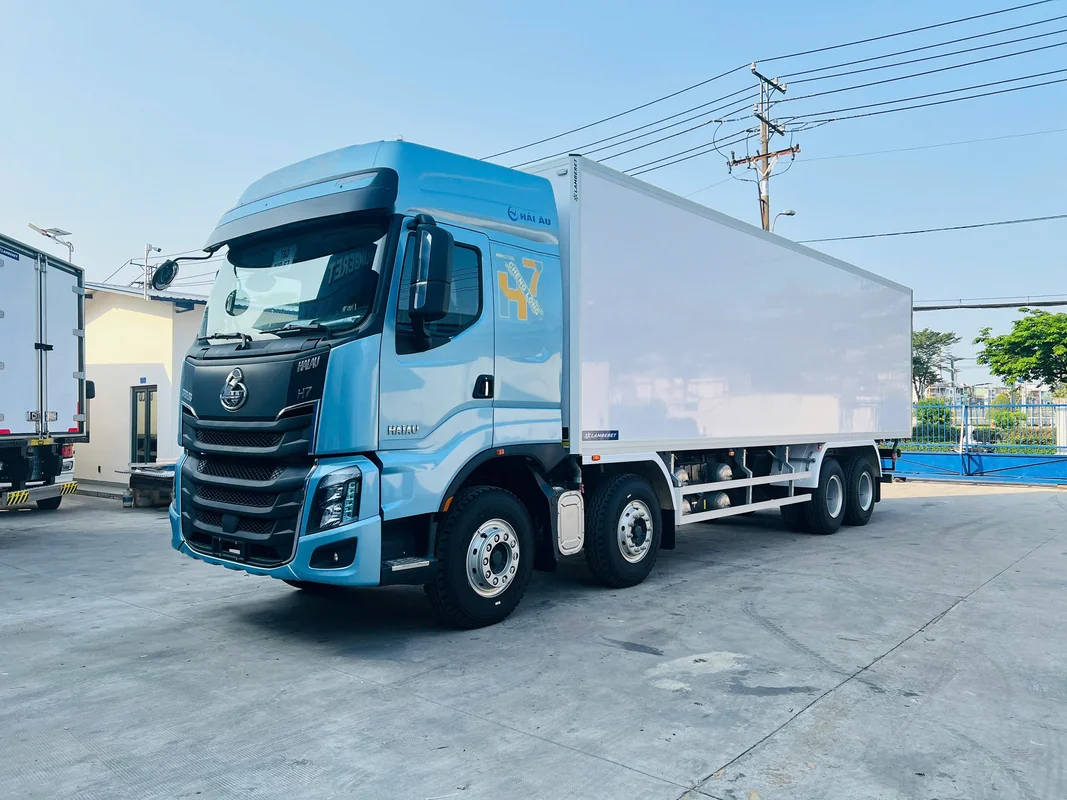 Xe Tai Thung Nang 8X4 Thung Bao On 330Hp Chenglong