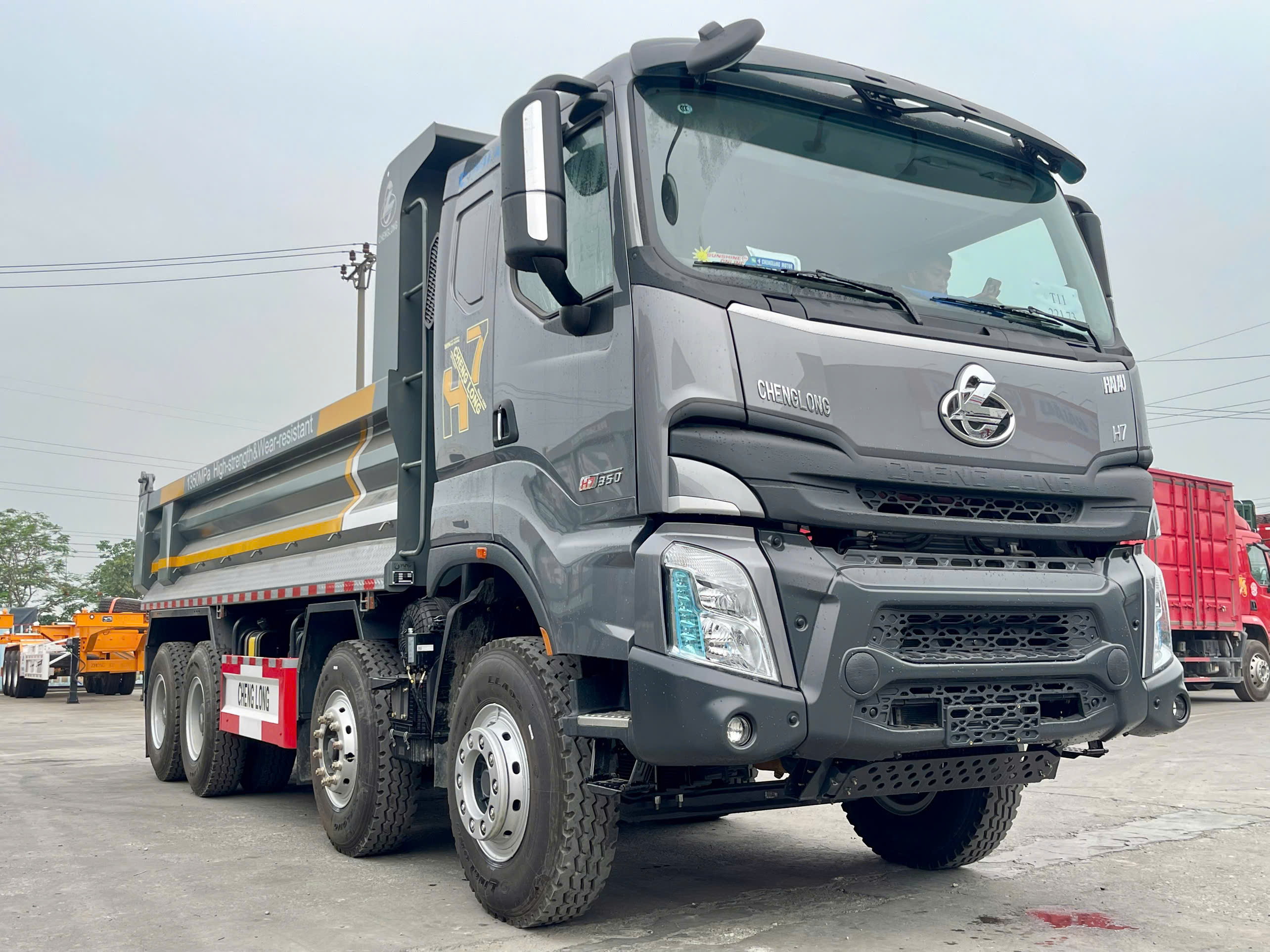 Xe tải ben 4 chân động cơ 350Hp cầu dầu Chenglong thùng U