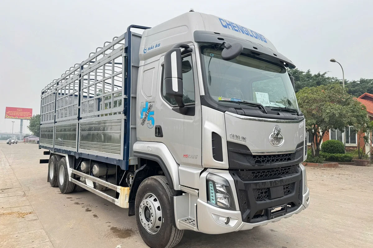 THÙNG MUI 260HP 6X2 CABIN H5
